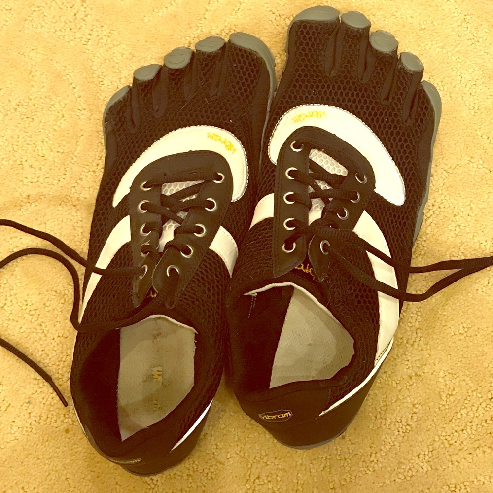 Black Vibram 5 Fingers (Sz 45)